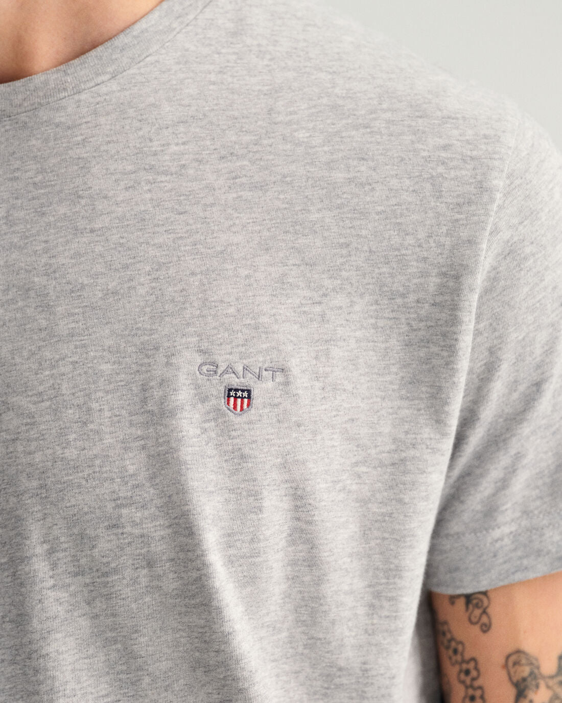 Μπλουζάκι λαιμόκοψη Gant - Γκρι