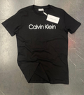 Μπλουζάκι Calvin Klein λαιμόκοψη - Μαύρο