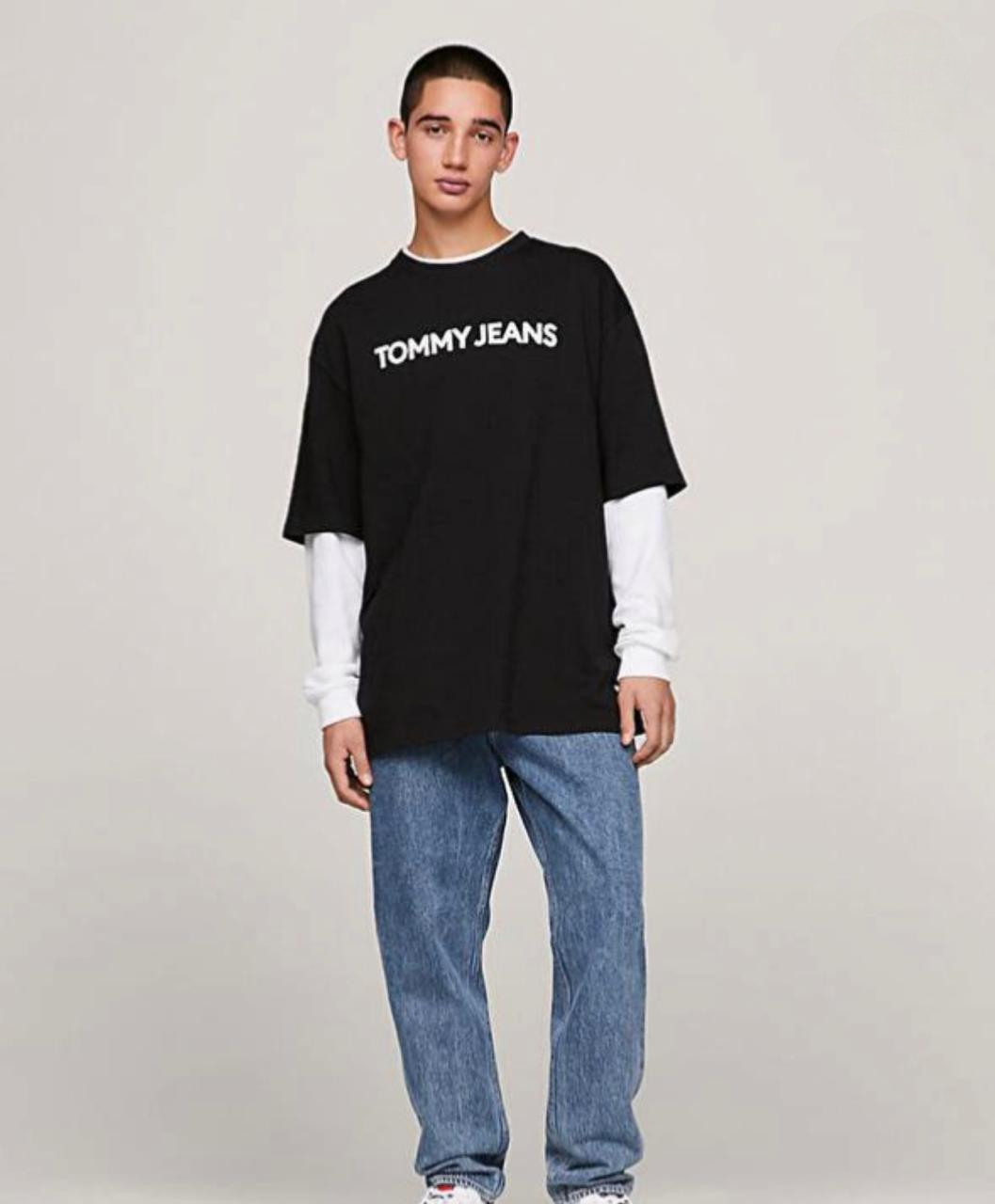 Μπλουζάκι Tommy Jeans με λαιμοκοψη oversize - Μαύρο
